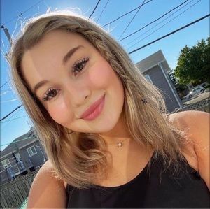 Meet your Posher, Alicia